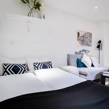 1 Bedroom - Zentral - Wifi - Kaffee - Netflix Apartamento *
