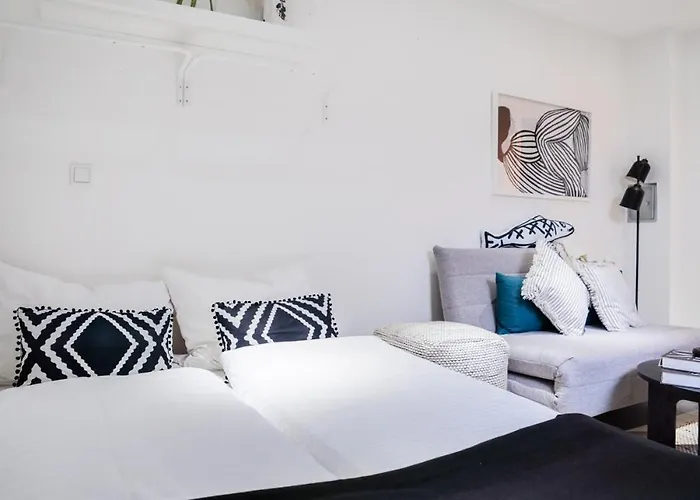 1 Bedroom - Zentral - Wifi - Kaffee - Netflix Lägenhet *